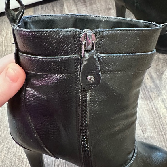 Vera Wang Black Heeled Boots - Picture 5 of 11